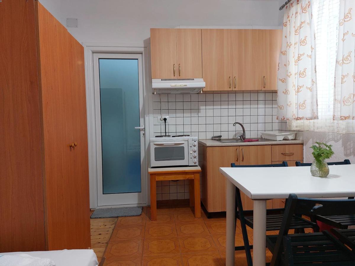 Garden Holiday Studios Himare Exterior photo