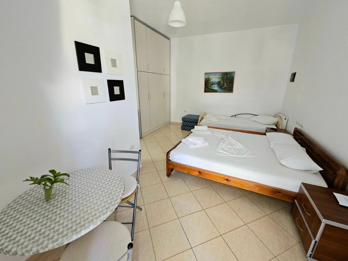 Garden Holiday Studios Himare Exterior photo